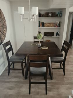 Counter Height Dining Table with 4 Chairs