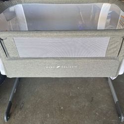 Baby Delight Beside Me Dreamer Bassinet & Bedside Sleeper