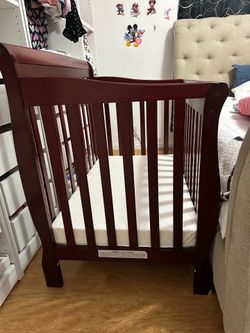 Mini delta crib