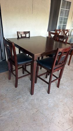 Dining table and 4 chairs