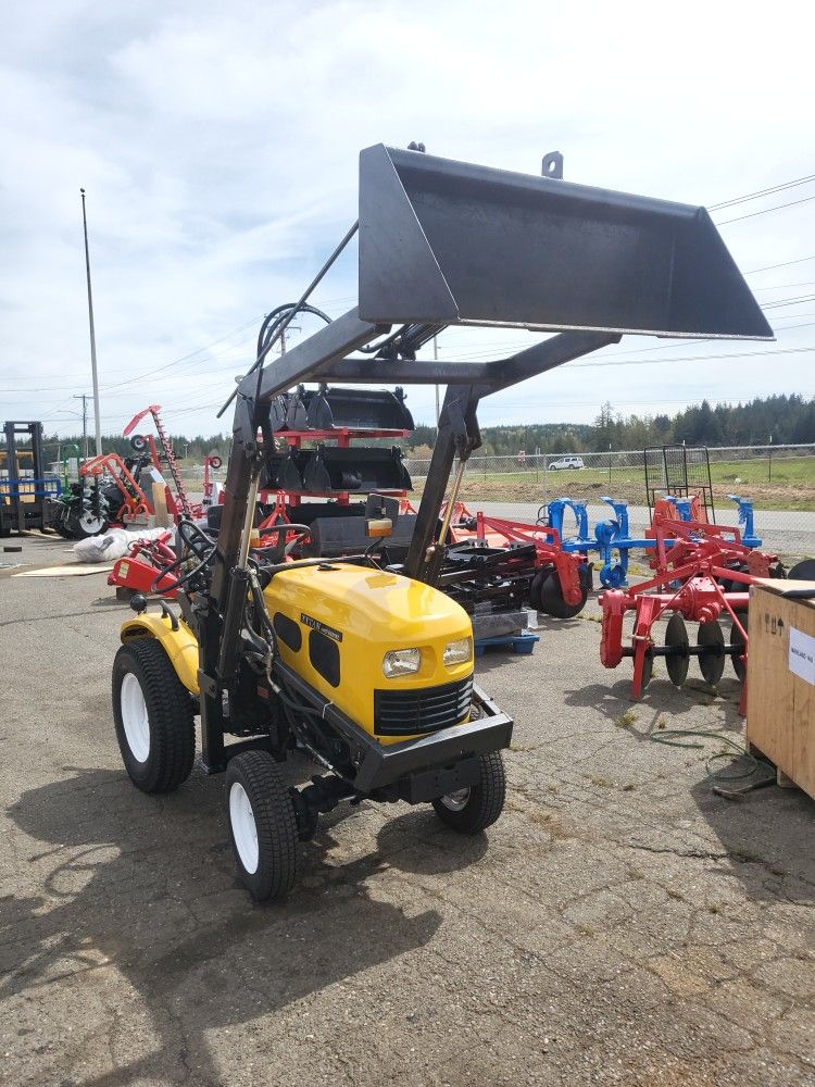 New 16hp 4wd Tractor/Loader , Takes All Std 3t Implements