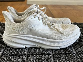 HOKA Women’s Clifton 9 Running Shoes SZ 9(Used)
