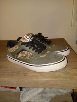 Airwalk skate shoes