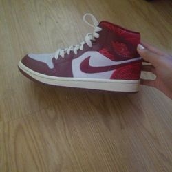 BURGENDY JORDAN 1S