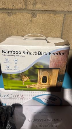 Bamboo smart bird feeder