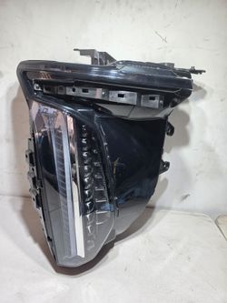 ESCALADE IQ 2025 2026 PASSENGER HEADLIGHT OEM