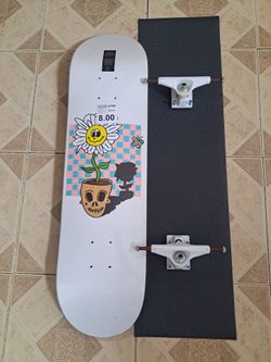 EH-OK SKATEBOARDS THE POTHEAD LOGO SKATEBOARD DECK SIZE 8.0  WITH TRUCKS AND GRIP TAPE