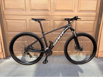 Giant Talon 4 Mountain Bike – Great Condition / Barely Used