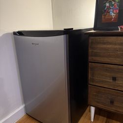 Mini Whirlpool Fridge With Freezer 
