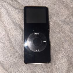 Apple iPod Nano 1st Generation 2 GB. Black  Model  A1137 For Parts Or Repair   Doesn’t charge turns on buy needs battery replacement 