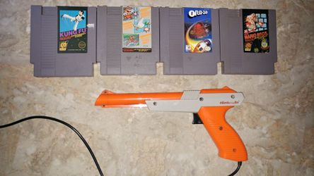 Nintendo zapper and 4 games