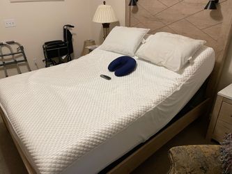 Tempur-Pedic Bed, Dresser, & Nightstand Bedroom Set