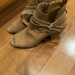 Woman’s New Lucky Brand Leather Ankle Booties Shipping Available 