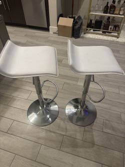 Pair of City Furniture Colton White Adjustable Bar Stools — Swivel