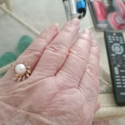 14kt Gold Ring Pearl With Diamonds 