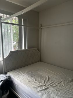 Canopy bed
