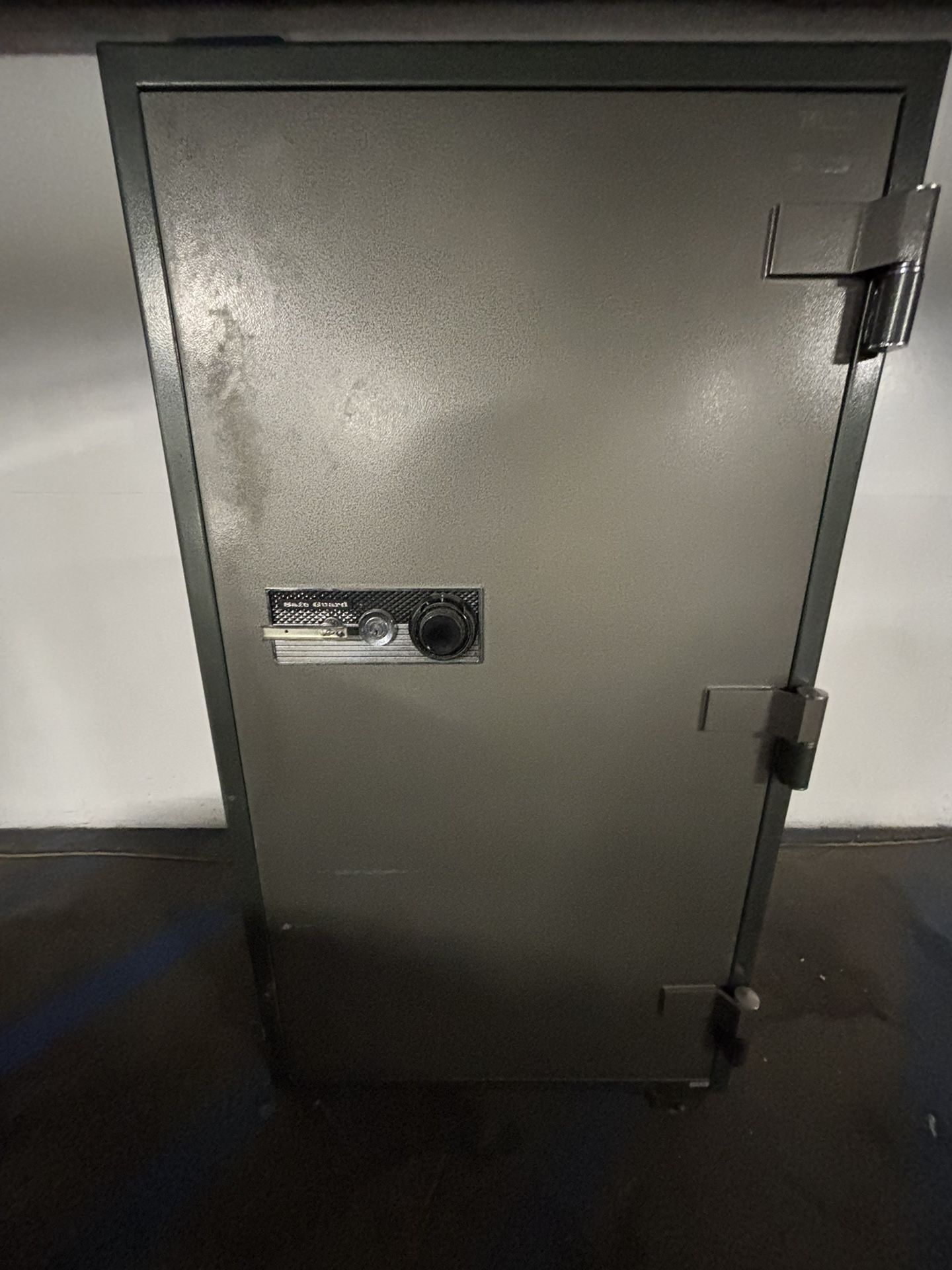 Safe Guard Safe 2.5’ x 2.5’ x 5.5’