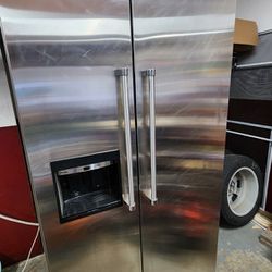 Viking Refrigerator 5 Series, Side By Side