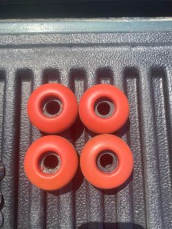 Skateboard wheels