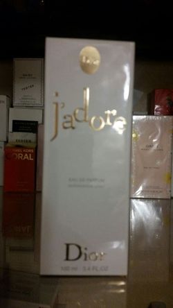 Jadore 3.4oz 100ml prepárese para navidad con sus regalos yo vendo perfumes auténticos y a bajo precio.