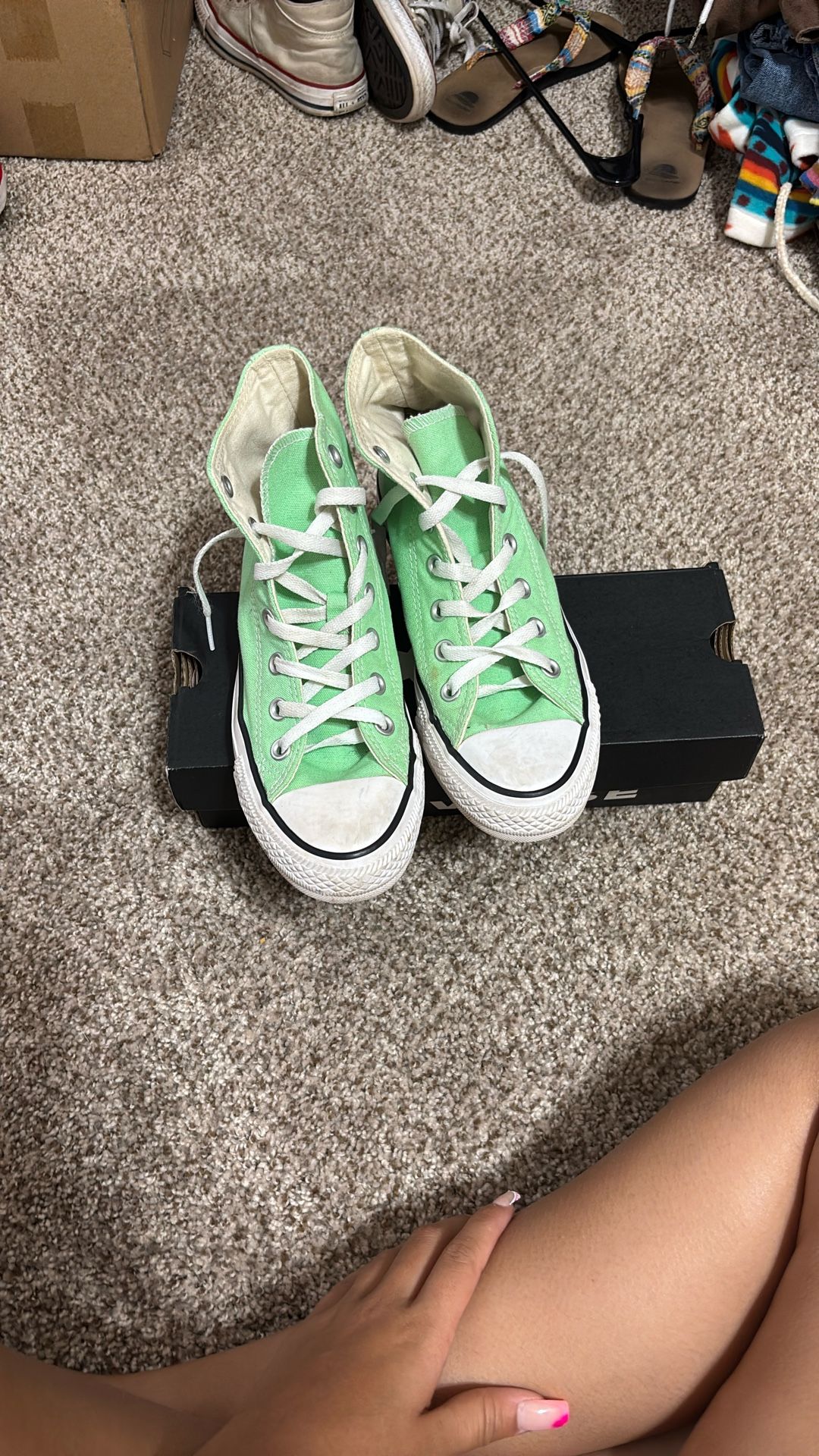 Size 7 Women’s Converse
