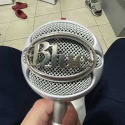 Blue Snowball Mic (NEVER USED)