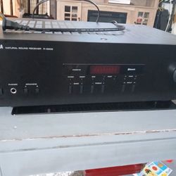 Yamaha R-202 Radio Reciver With Bluetooth Connection  With 2 Moukey M20-3 passive bookshelf speakers. 