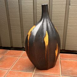 Black and Gold Vase 