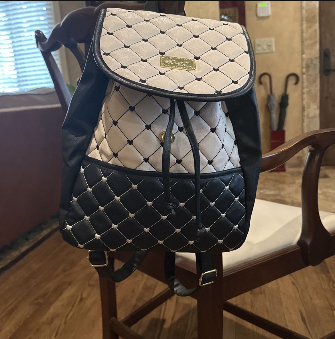  Betsey Johnson Luv Quilted Backpack Black/white