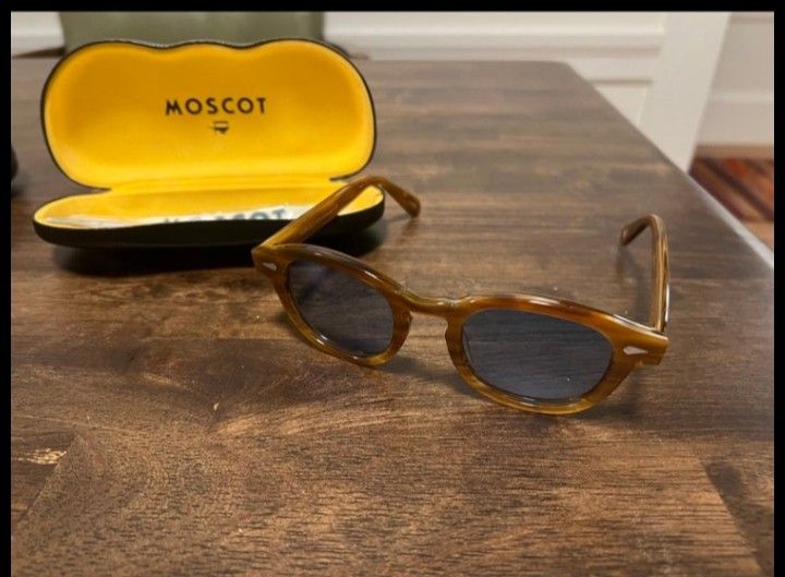 Louis Vuitton Sunglasses for Sale in Portland, OR - OfferUp