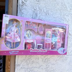 28 Dollars New Playset Toy 