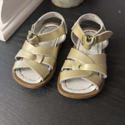 Salt Water Original - Toddler size 5 in gold Sandals 