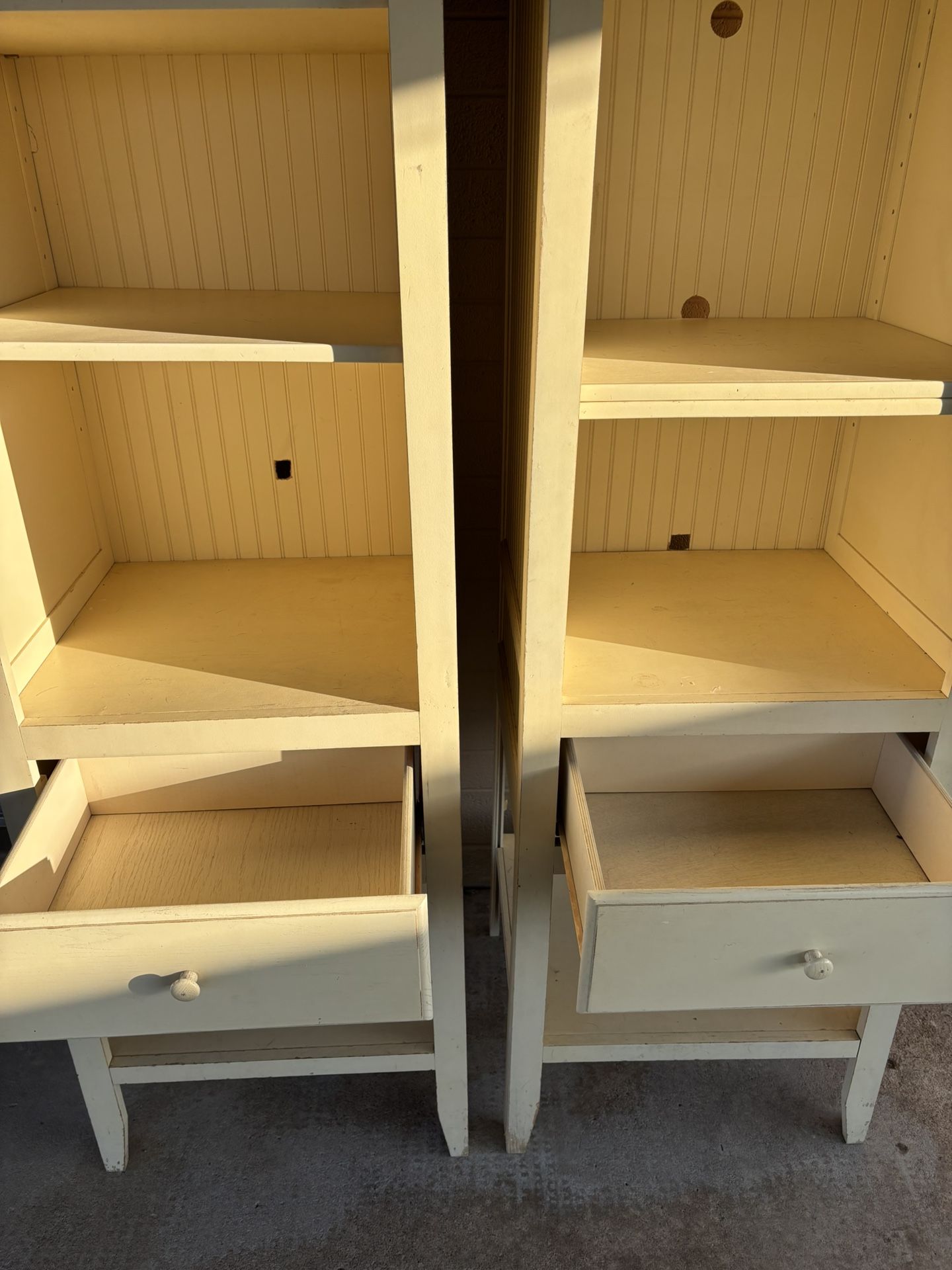 Shelves/nightstands