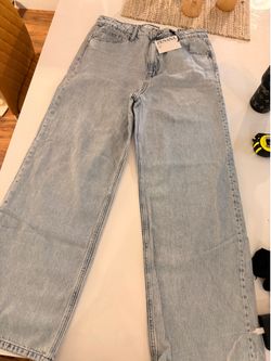 👖 NEW Zenana Women’s Jeans – Size 31 – $25
