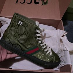 Gucci 1977 Red Bottom