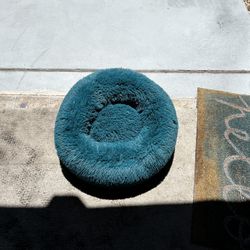 Pet Bed, Good Size For Cats Or Small Dogs