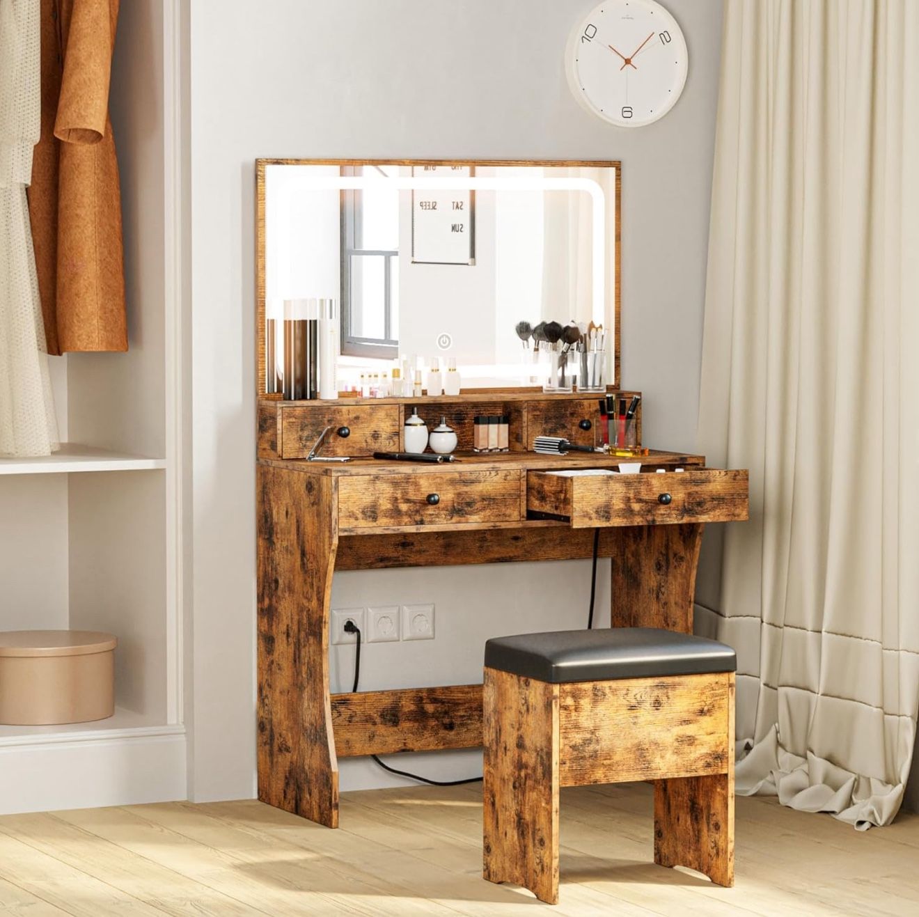 Very Good Condition Make Up Table
