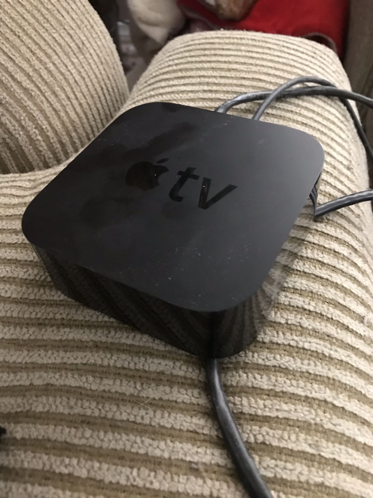 Apple TV a1625 (4th Gen) with remote