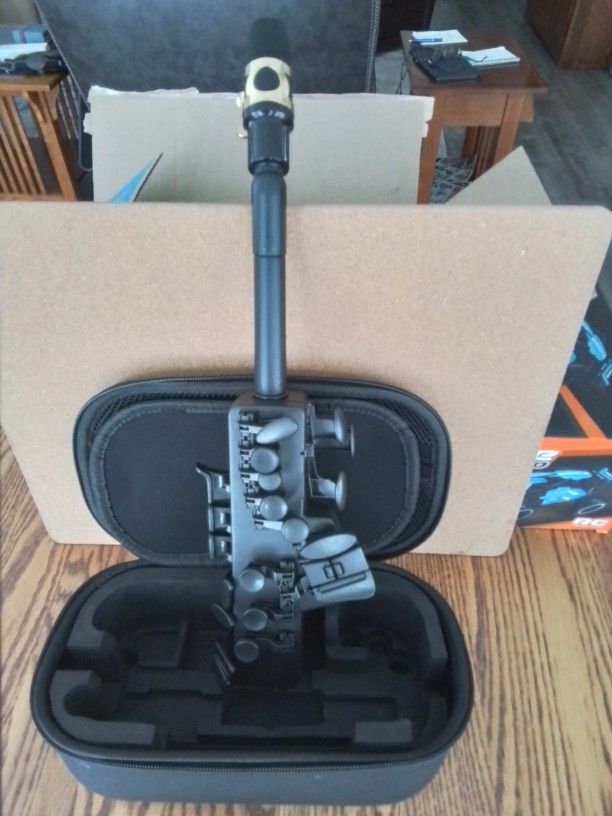 Travel SAX 2 Electronic Saxophone