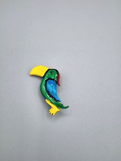 Vintage Enamel Toucan Brooch Colorful Tropical Bird Pin Gold Tone Retro Jewelry Hand Painted