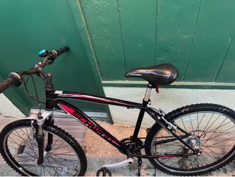 Mountain bike in good condition it needs air in one side asking for $50