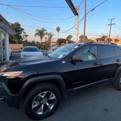 4X4 _2016 Jeep Cherokee TRAILHAWK  Trail RATED SUV  91,xxx miles on it 
