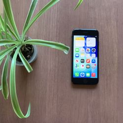 iPhone SE 3rd ( Unlocked) 64gb Black Color