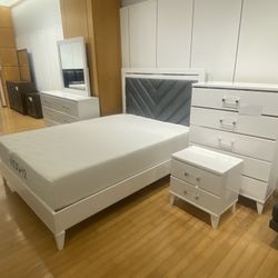 GORGEOUS GLOSSY WHITE PLATFORM BED! Sets! King Queen! Lowest Prices In Florida