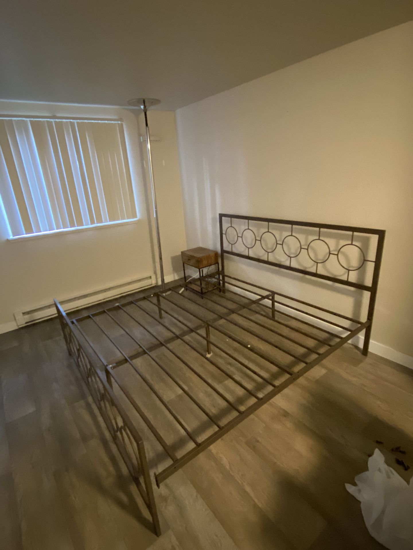 King Size “Oriental” Vintage Style Metal Platform Bed 