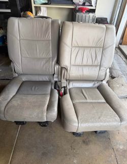 Toyota sequoia seats