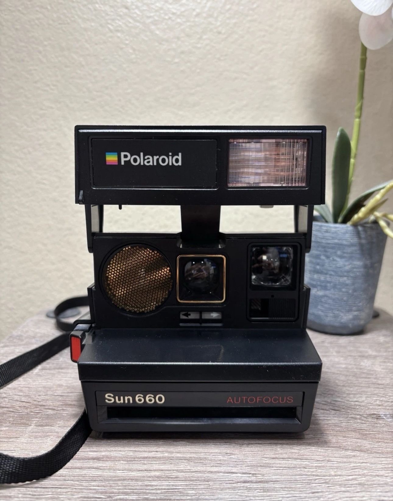Vintage Polaroid Sun 660 Autofocus Instant Land Camera