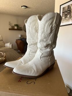 Great Condition - Women’s White Cowgirl Boots - Size 7
