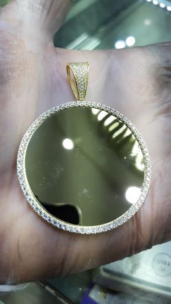 14k gold memory pendant with picture cz stones 2inch 10.9 grams