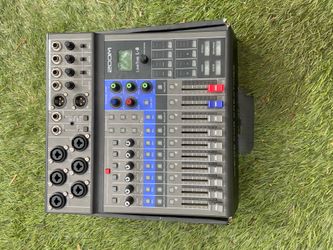 LiveTrak L -8 zoom mixer